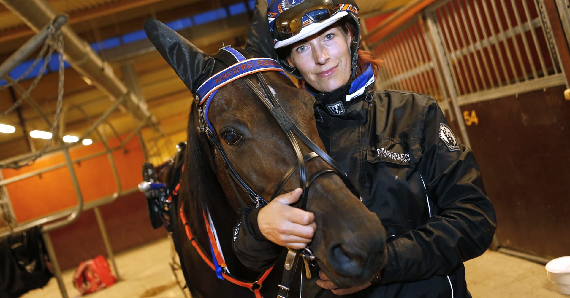 Anna Österbergs julklapp får tävla vidare med Divine · Senaste