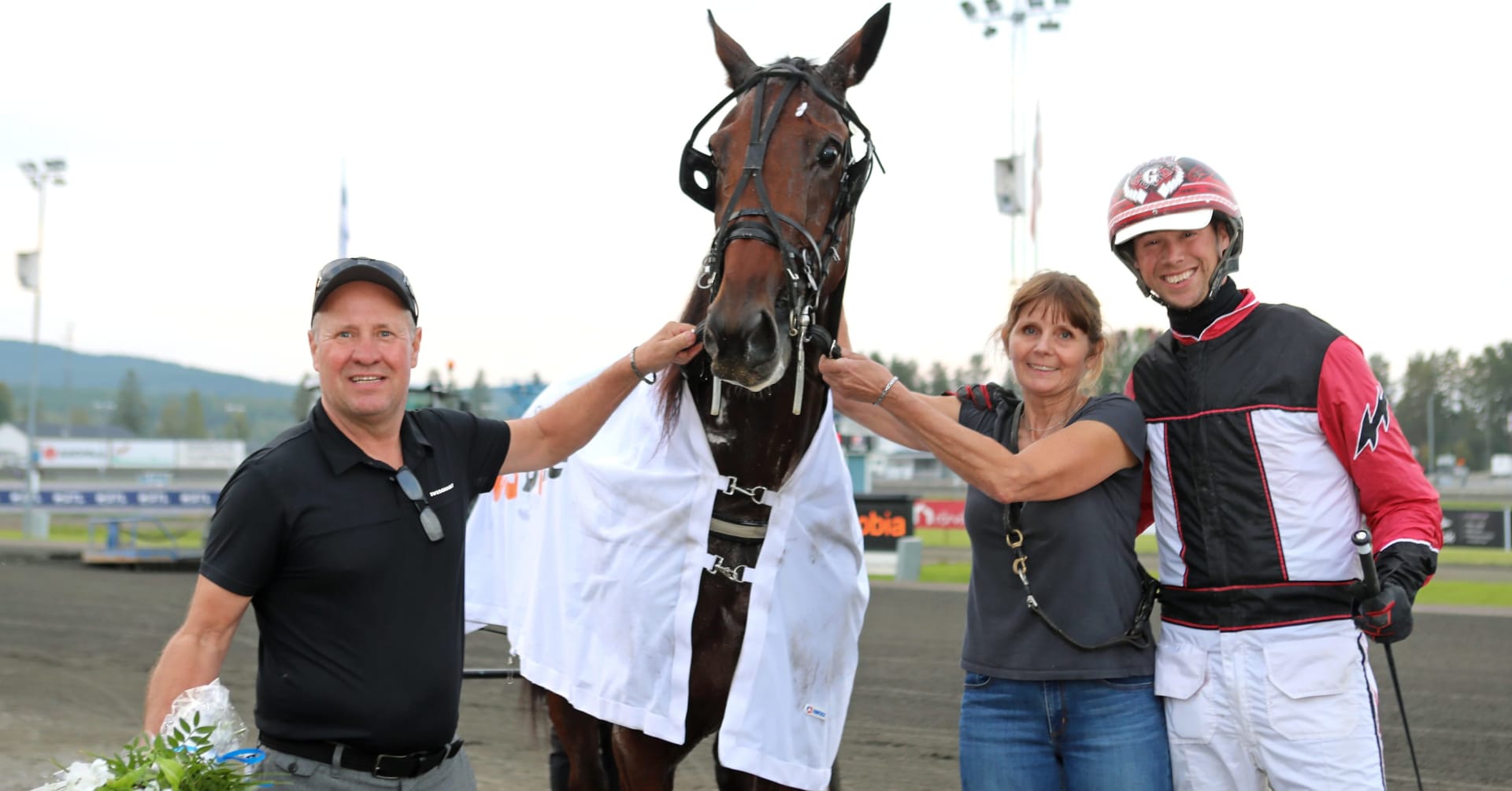 Per K Eriksson efter segern med Lozano di Quattro · Senaste nyheterna om trav · Travronden