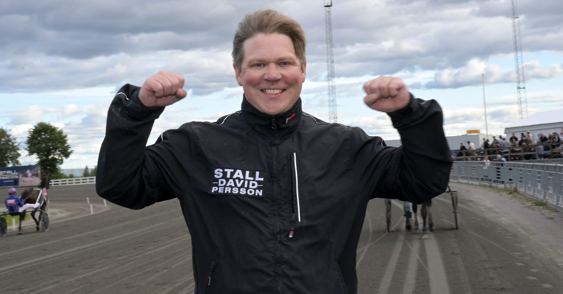 David Persson med tre V85-chanser · Senaste nyheterna om trav · Travronden