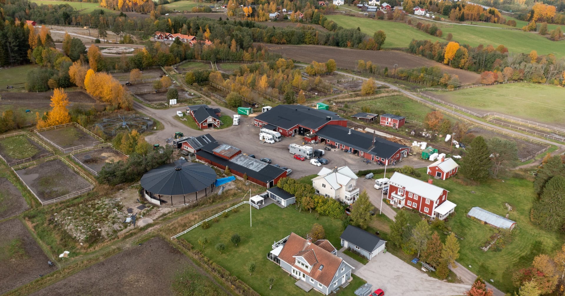 Hem till gården Wolmsta gård · Senaste nyheterna om trav · Travronden
