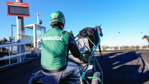 Konkurrenterna kommer inte få se ryggtavlan av Jörgen Westholm under onsdagskvällen eftersom han lämnat återbud till tävlingarna på Bergsåker.