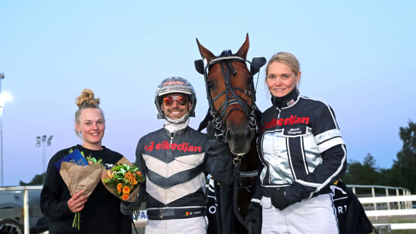 Jason Express, här efter klass I-segern på Mantorp i augusti, vann också sin årsdebut på tisdagskvällen.