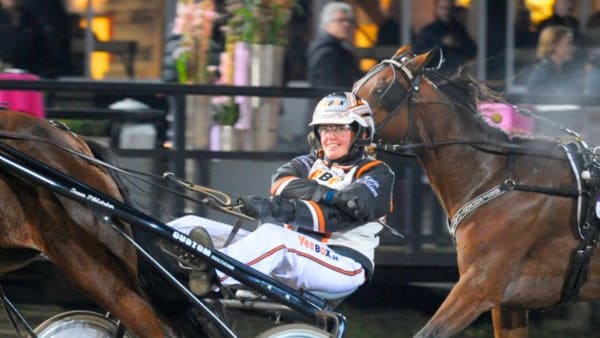 Karin Nilsson har fått uppsöka sjukhus efter ha blivit sparkad av en häst idag. 