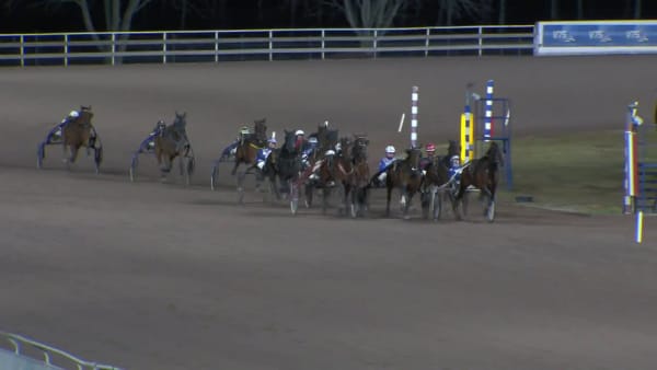 Je t'Aime Explosiv visar kämpaglöd