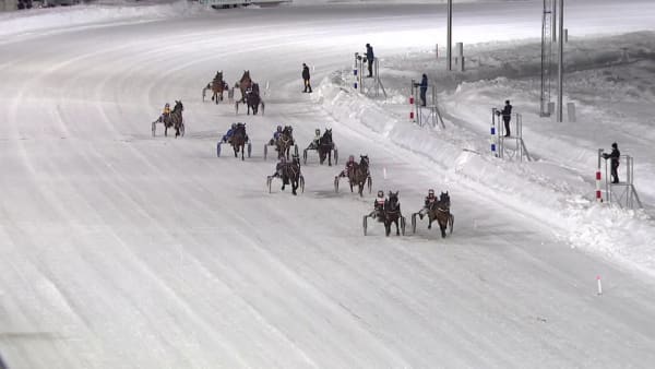 Storspjuver håller undan för favoriten