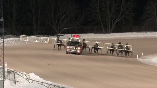 Mose Eagle vann i i Per Henriksens regi.