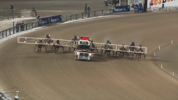 Armand Dee tar karriärens första seger