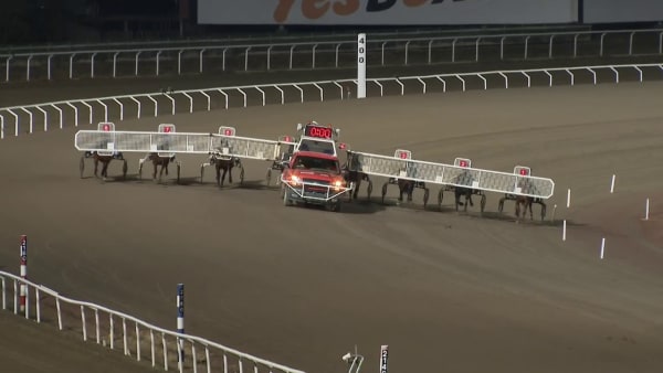 Nordetia vann lärlingsloppet med Jonas M Oscarsson i vagnen.