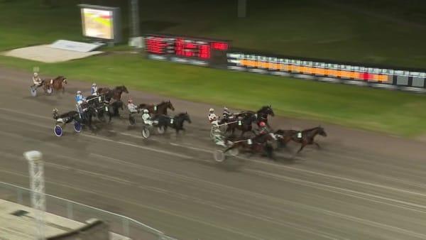 Max Karlsson skrällde på V64