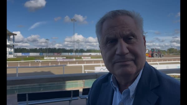 Ulf Hörnberg berättar om konsortiemötet på Jägersro