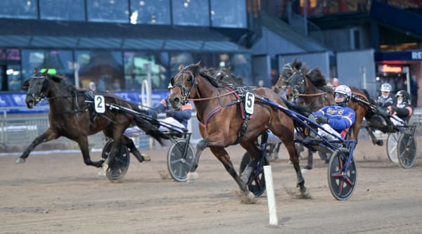 Staro Steven vinner klass III-finalen för Joakim Lövgren.
