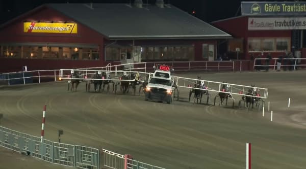 Staro Mack Crowe vinner i årsdebuten